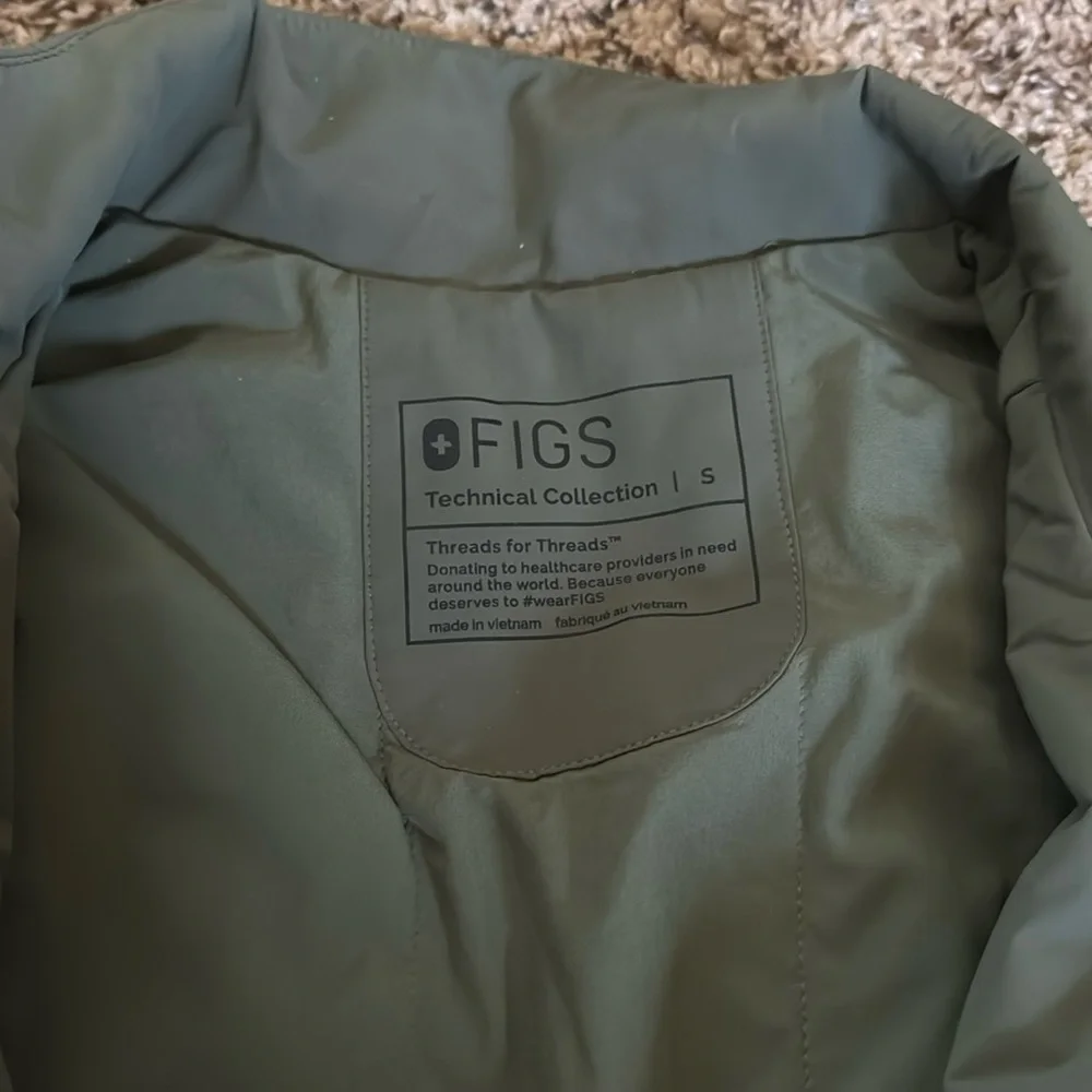 Green vest - Picture 2 of 3